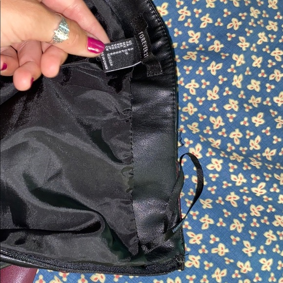 FOREVER 21 pleather lined skirt - Picture 3 of 3